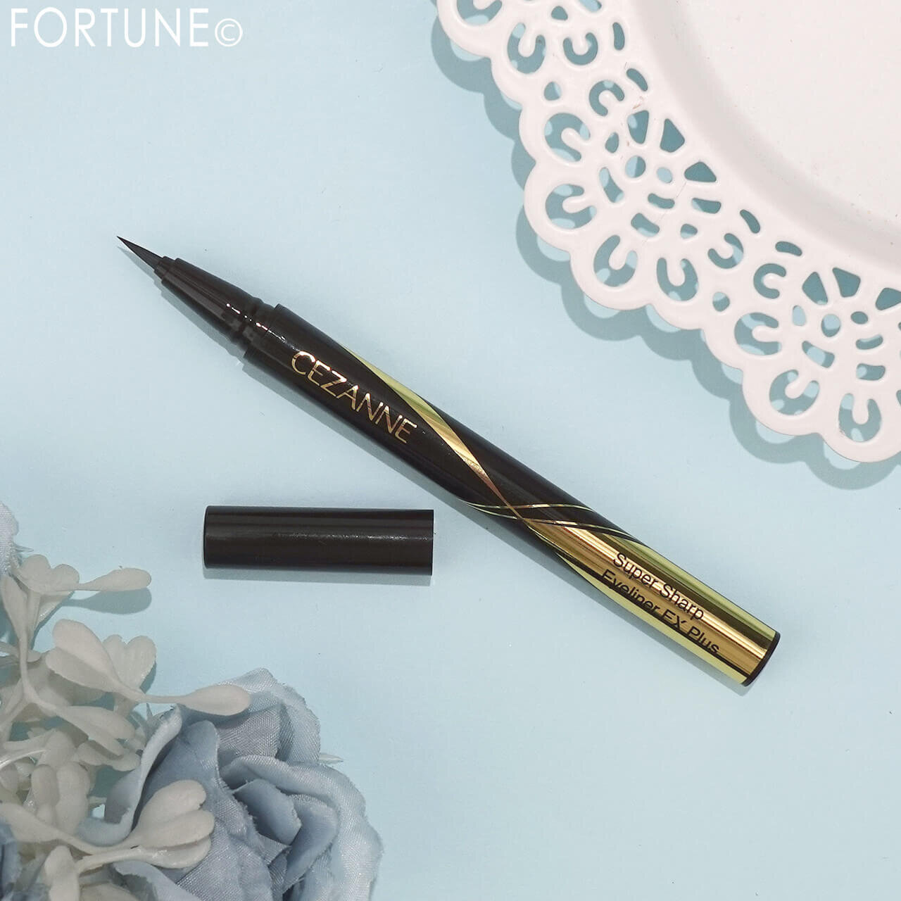 CEZANNE（セザンヌ）　『セザンヌ　極細アイライナーEXプラス』