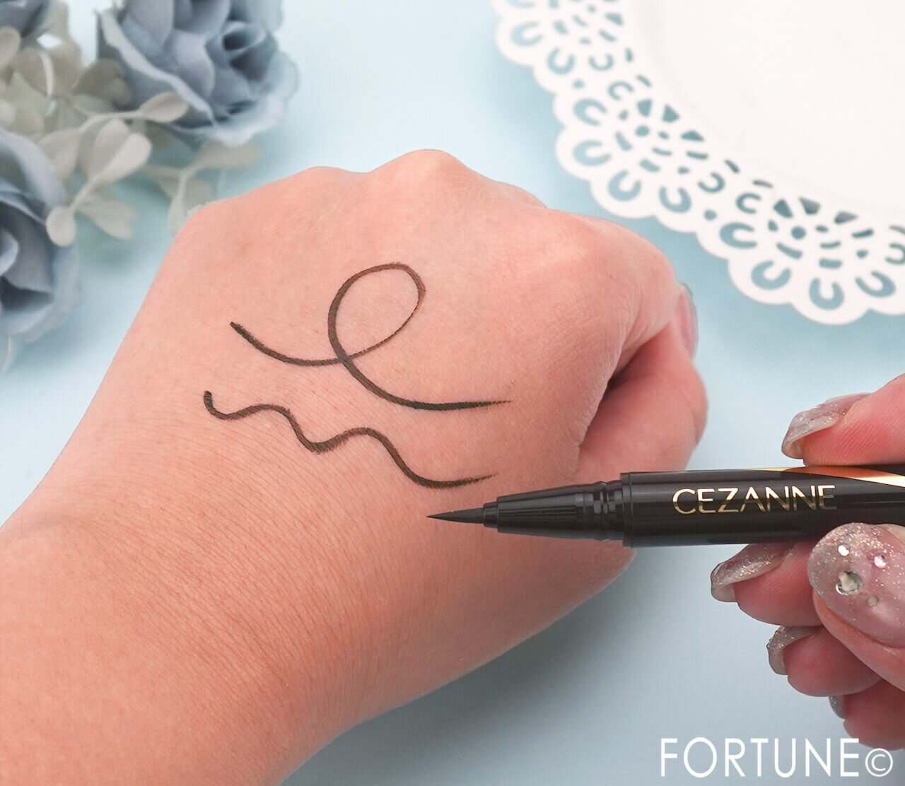 CEZANNE（セザンヌ）　『セザンヌ　極細アイライナーEXプラス』