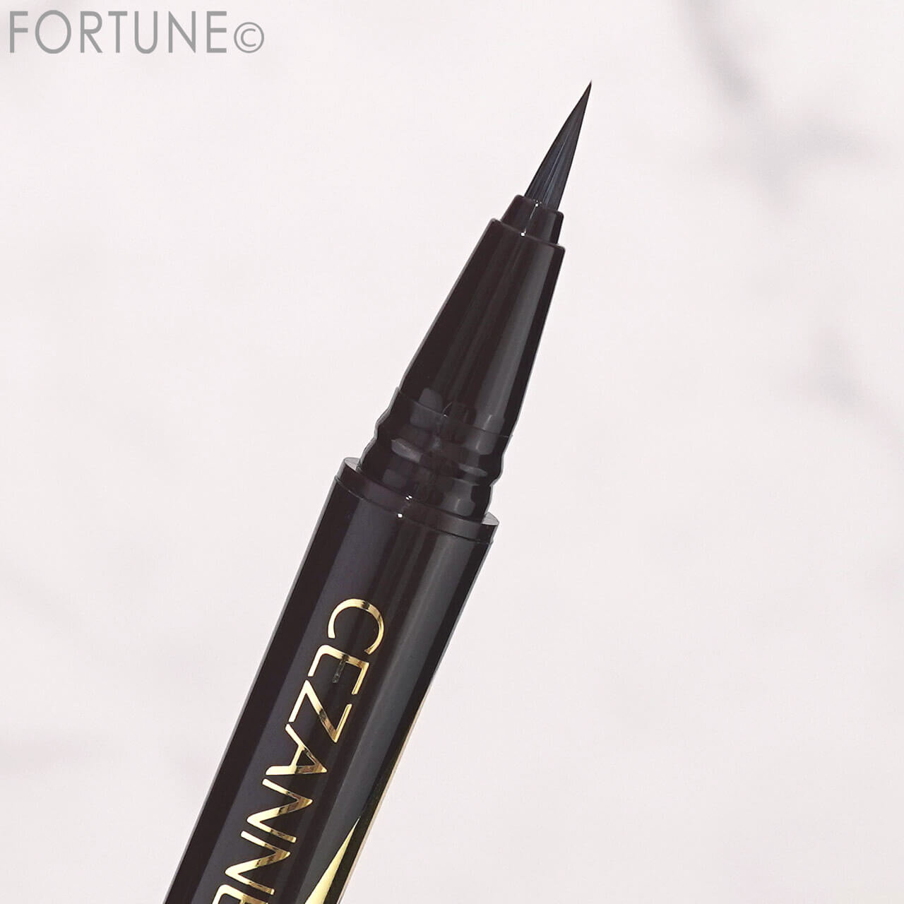 CEZANNE（セザンヌ）　『セザンヌ　極細アイライナーEXプラス』