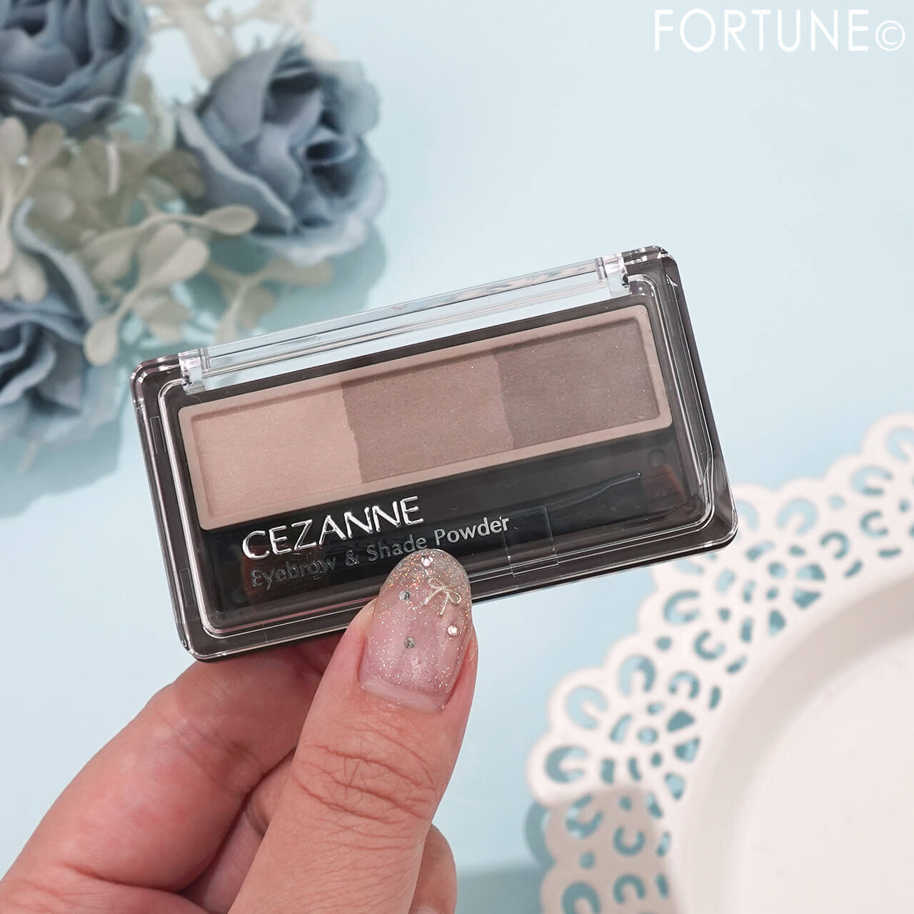 CEZANNE（セザンヌ）　『セザンヌ　アイブロウ＆シェードパウダー』　