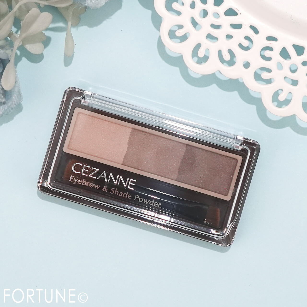 CEZANNE（セザンヌ）　『セザンヌ　アイブロウ＆シェードパウダー』　