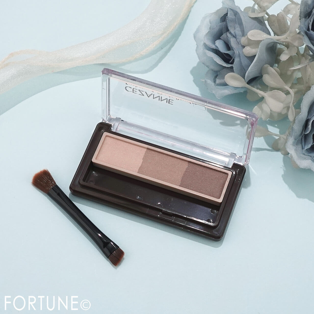 CEZANNE（セザンヌ）　『セザンヌ　アイブロウ＆シェードパウダー』　