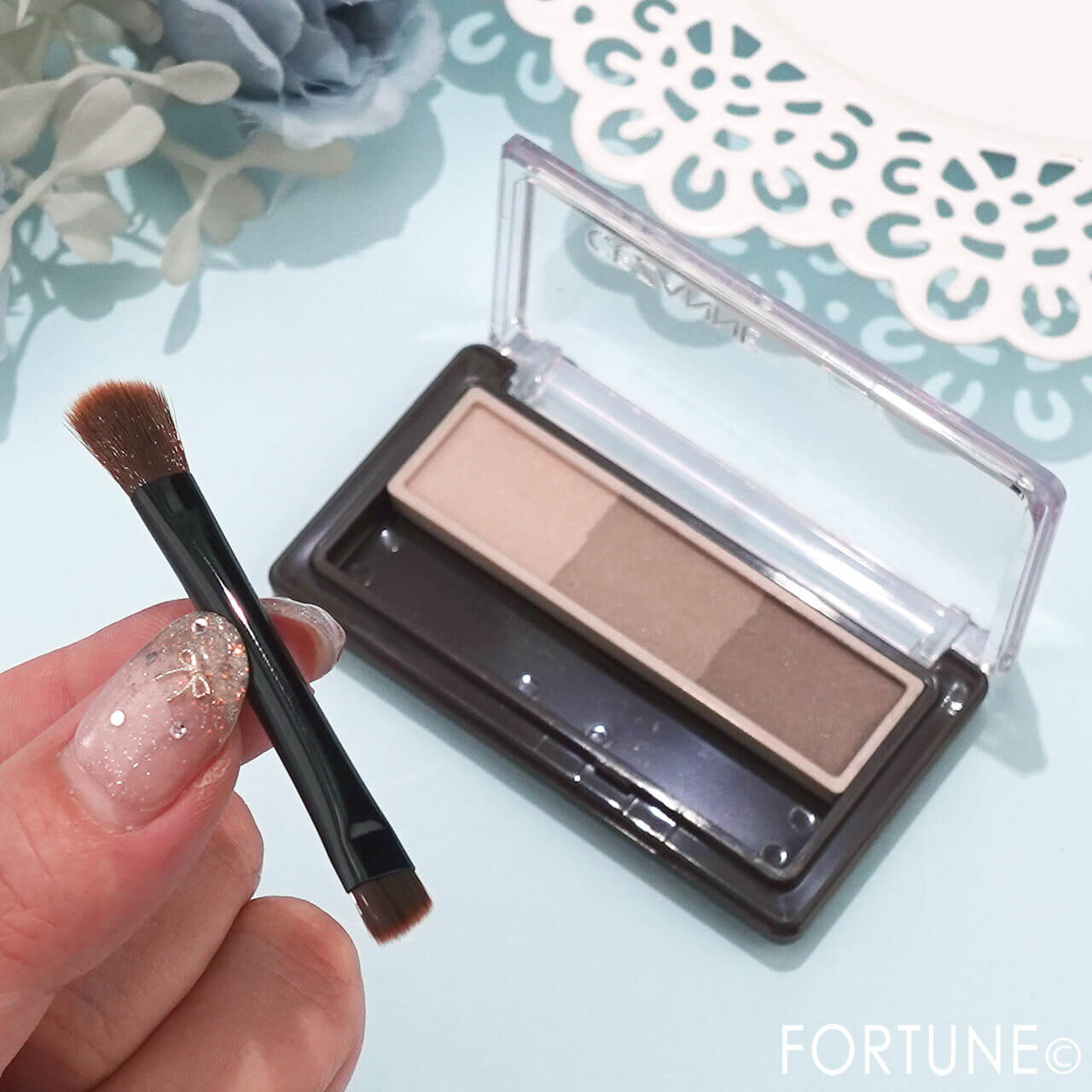 CEZANNE（セザンヌ）　『セザンヌ　アイブロウ＆シェードパウダー』　