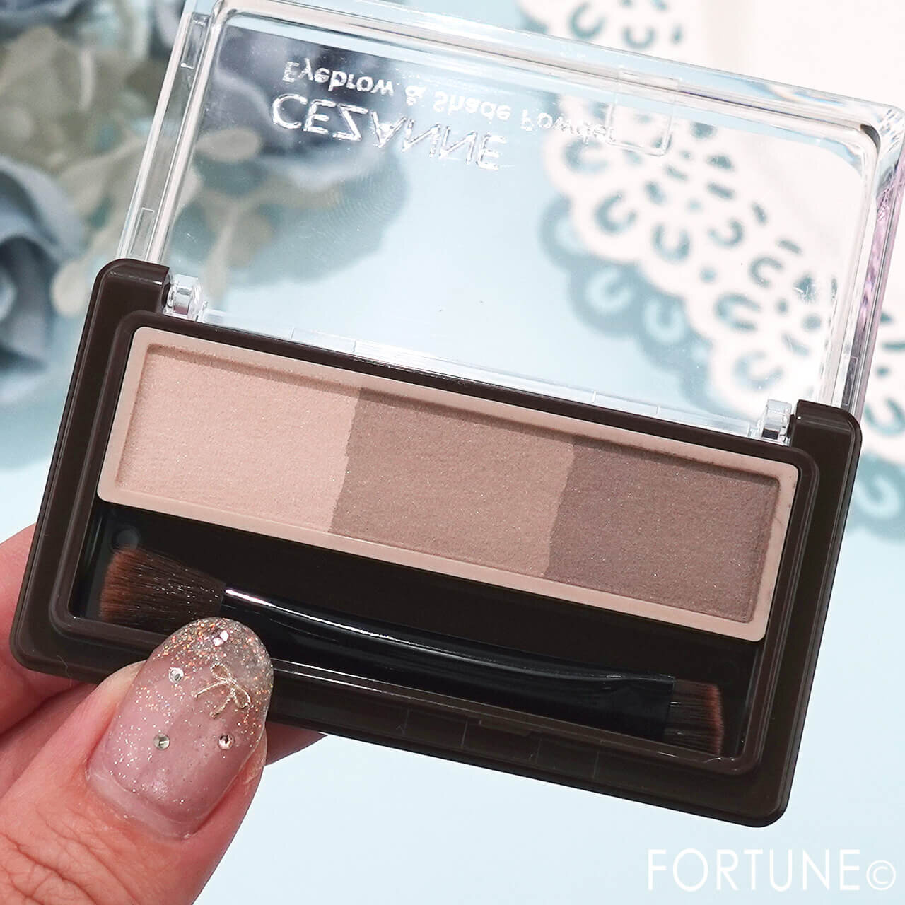 CEZANNE（セザンヌ）　『セザンヌ　アイブロウ＆シェードパウダー』　