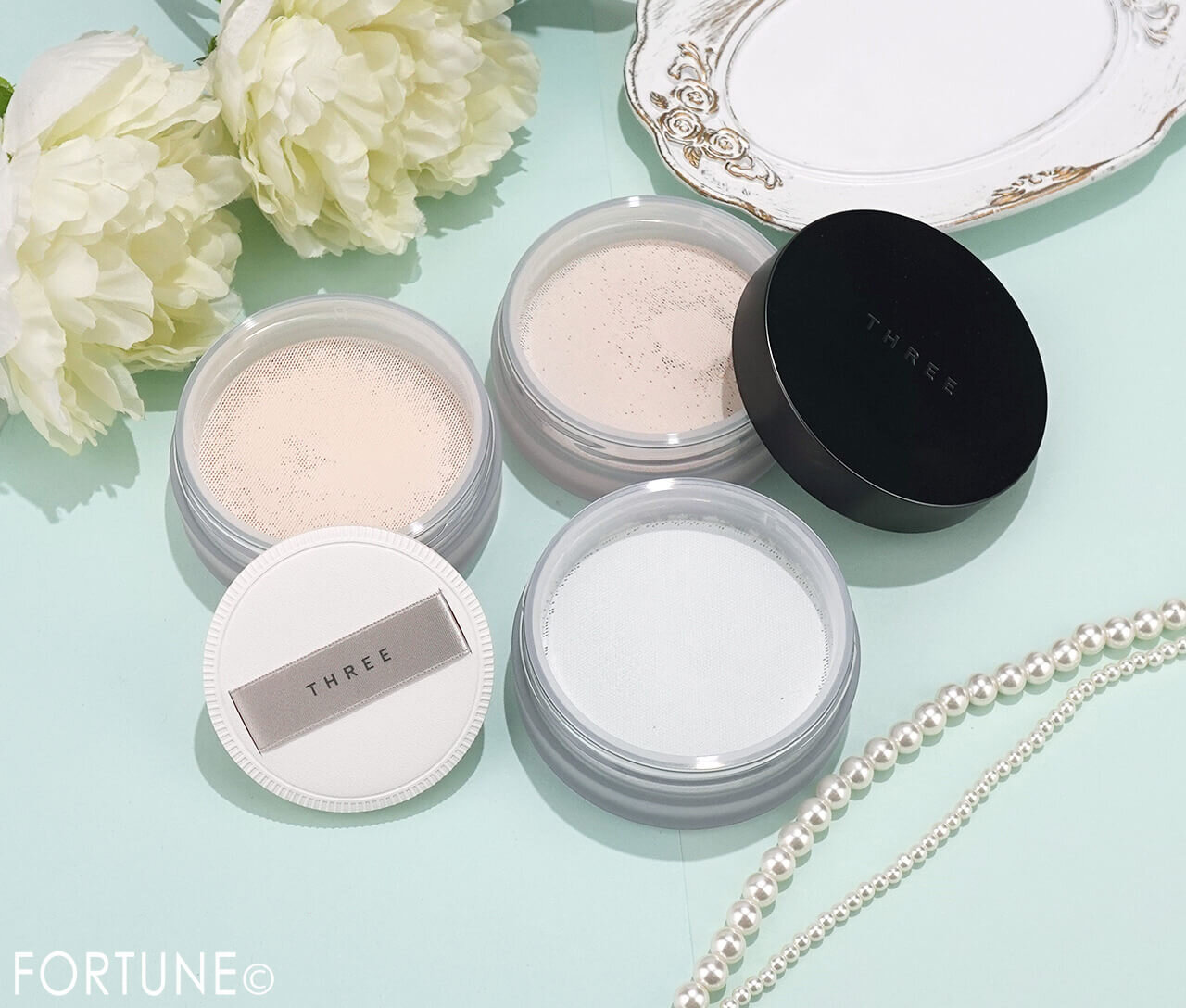 THREE（スリー）　　『THREE アドバンスドエシリアルスムースオペレーター ルースパウダー』