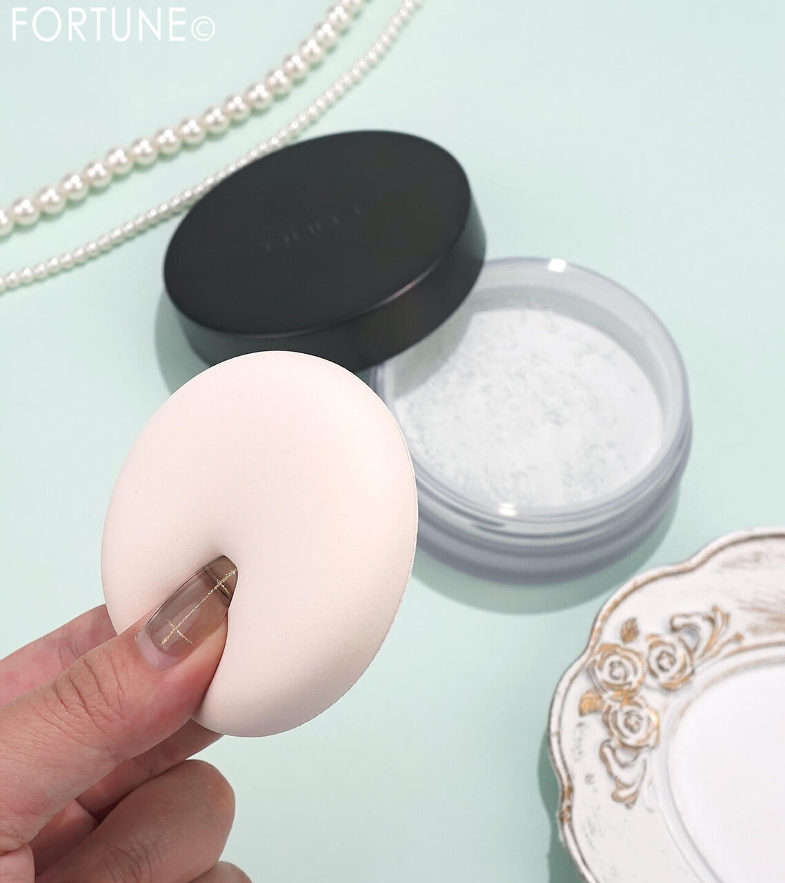 THREE（スリー）　　『THREE アドバンスドエシリアルスムースオペレーター ルースパウダー』