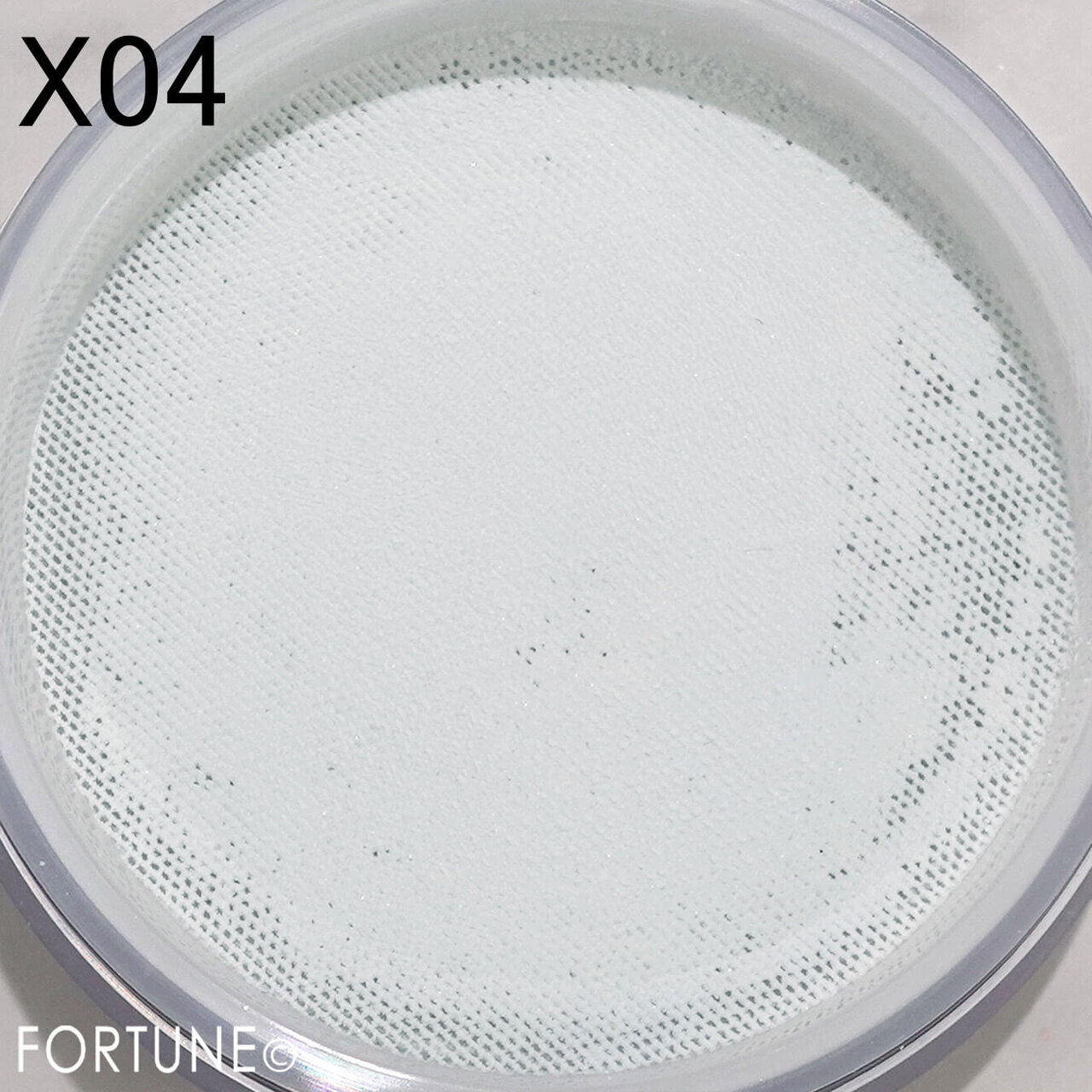 THREE（スリー）　　『THREE アドバンスドエシリアルスムースオペレーター ルースパウダー』　X04