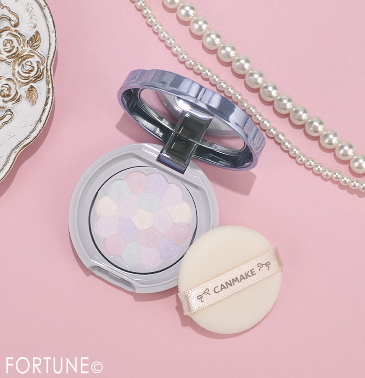 CANMAKE（キャンメイク）　『イルミネイティングフィニッシュパウダー 〜Abloom〜 mini』