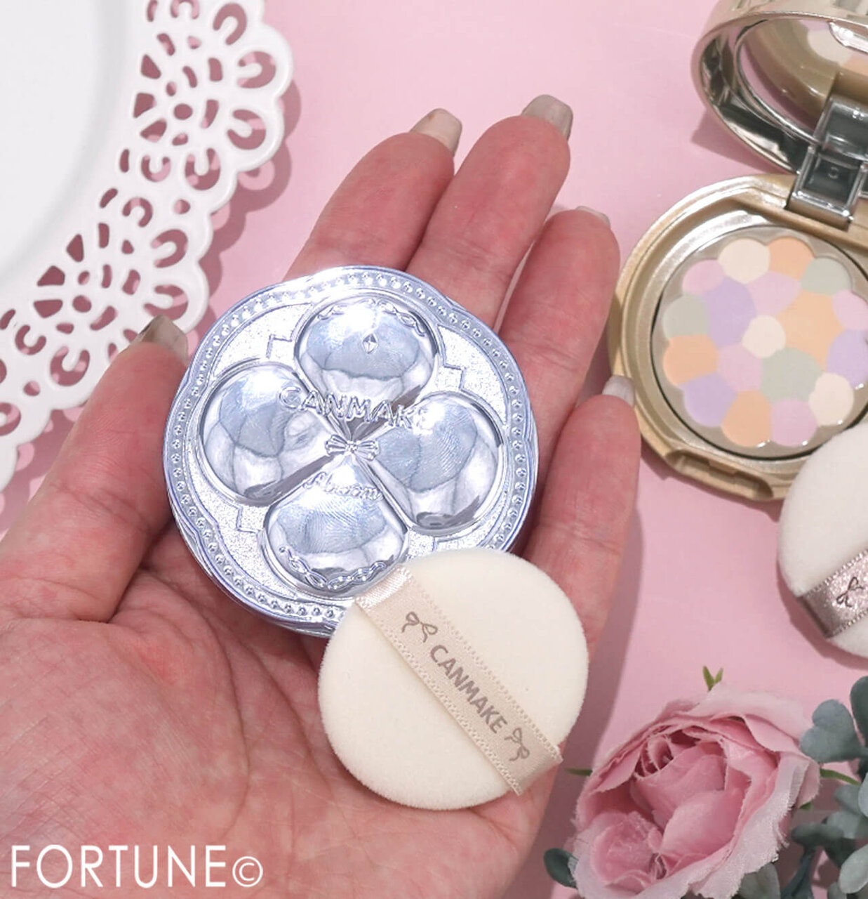 CANMAKE（キャンメイク）　『イルミネイティングフィニッシュパウダー 〜Abloom〜 mini』