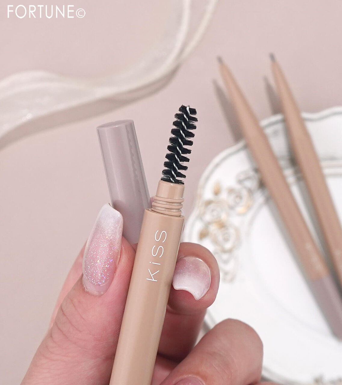 KiSS（キス）　『キス　うす眉メーカー ペンシル』