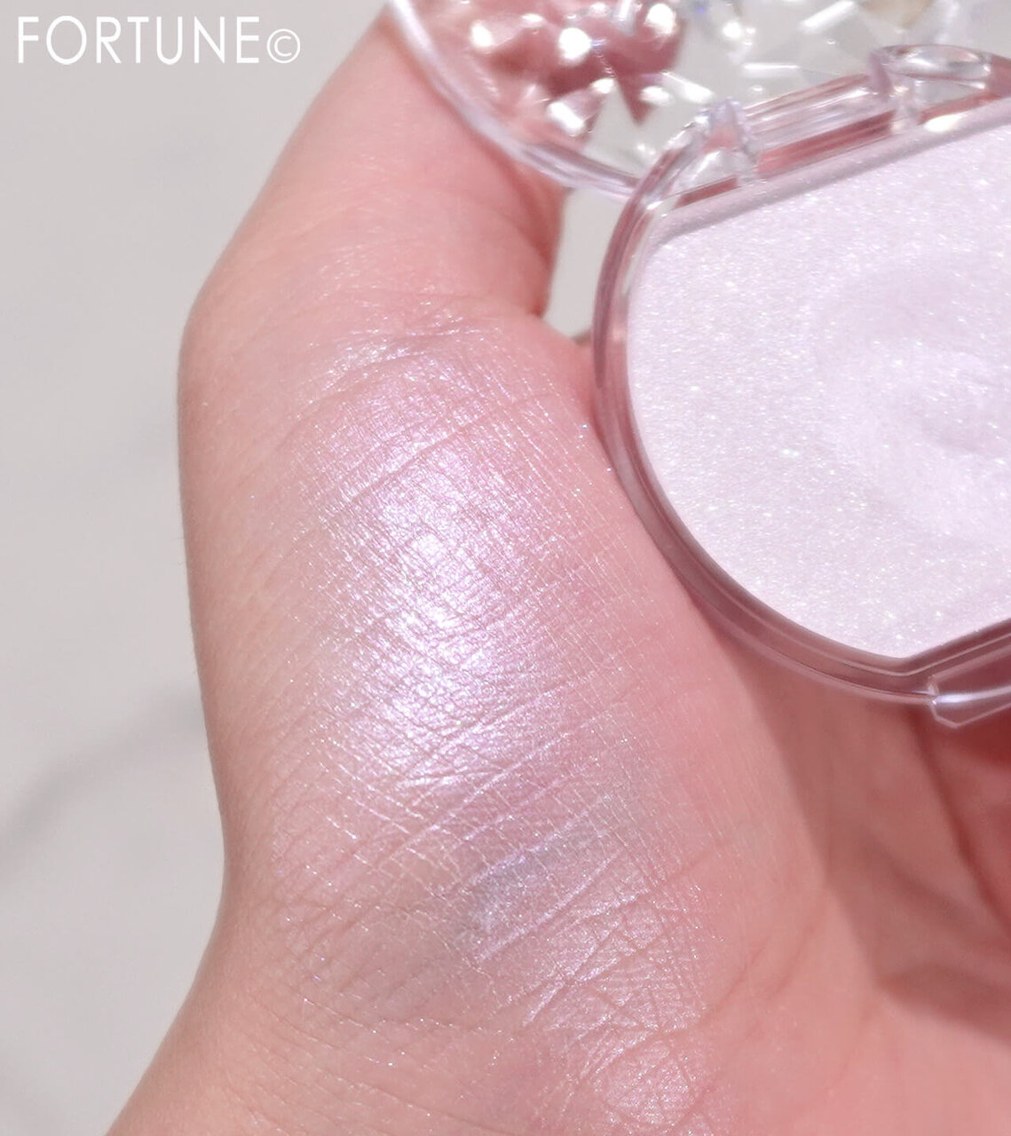 CANMAKE（キャンメイク）　『むにゅっとハイライター』