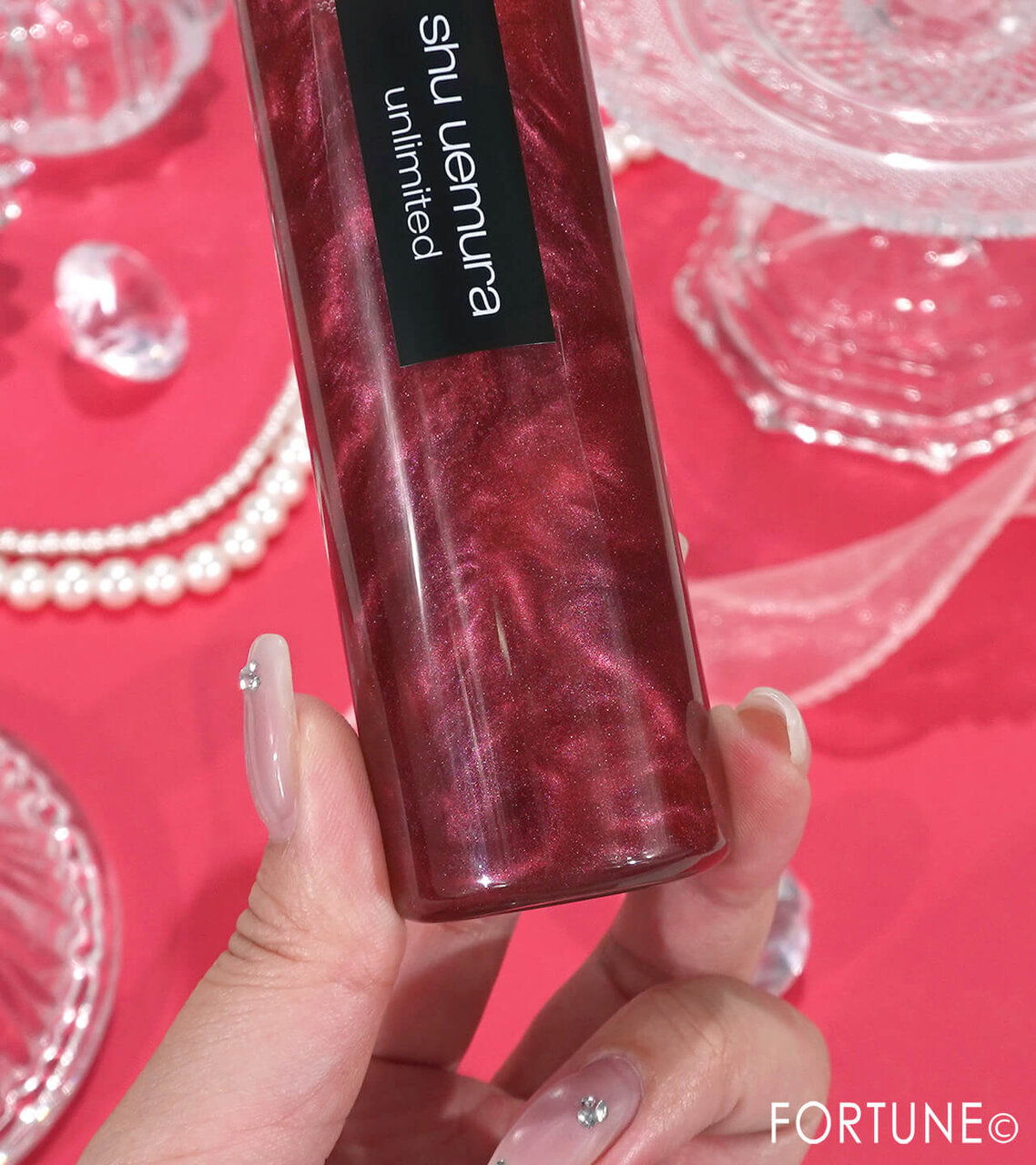 shu uemura（シュウ ウエムラ）　　『アンリミテッド メイクアップ フィックス ミスト レッド』 