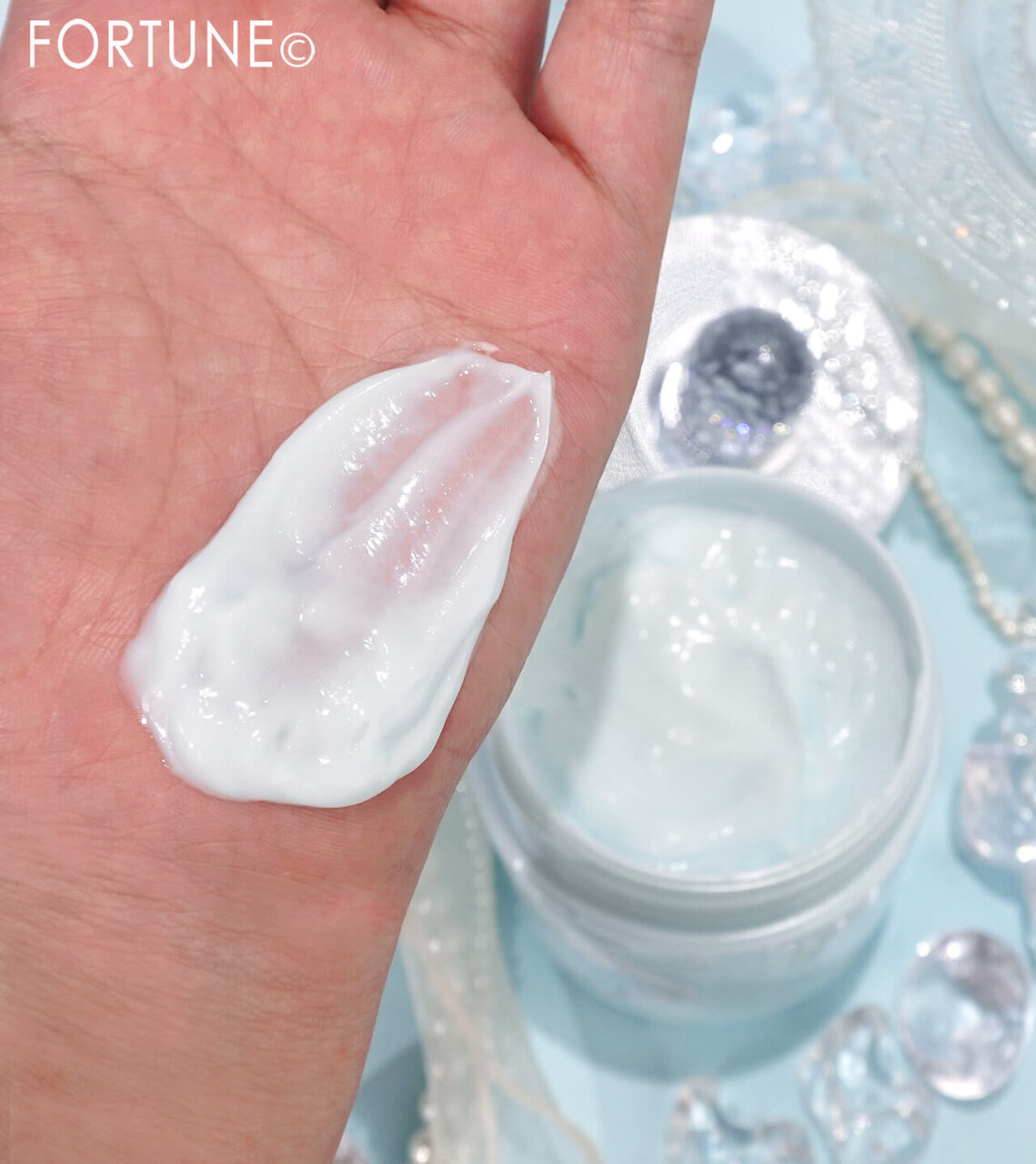 JILL STUART Beauty（ジルスチュアート　ビューティ）『ジルスチュアート　ホワイトフローラル　アイシーディープヘッドクレンズ』　　