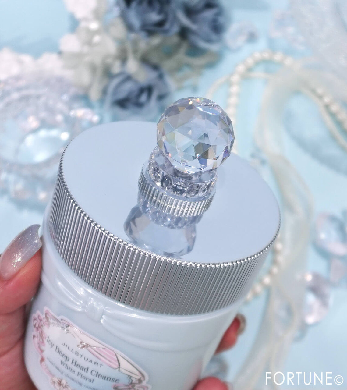 JILL STUART Beauty（ジルスチュアート　ビューティ）『ジルスチュアート　ホワイトフローラル　アイシーディープヘッドクレンズ』　　