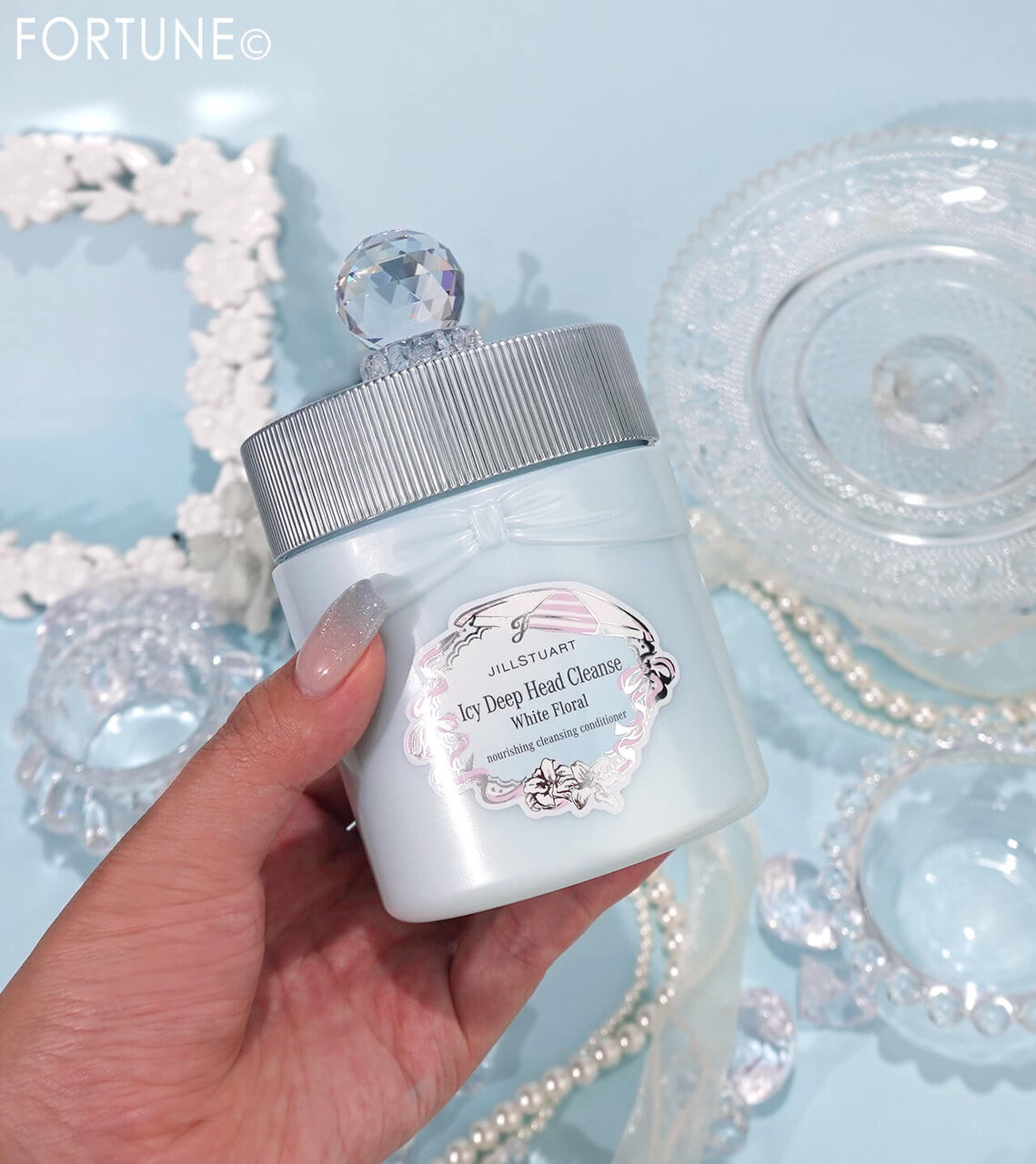 JILL STUART Beauty（ジルスチュアート　ビューティ）『ジルスチュアート　ホワイトフローラル　アイシーディープヘッドクレンズ』　　
