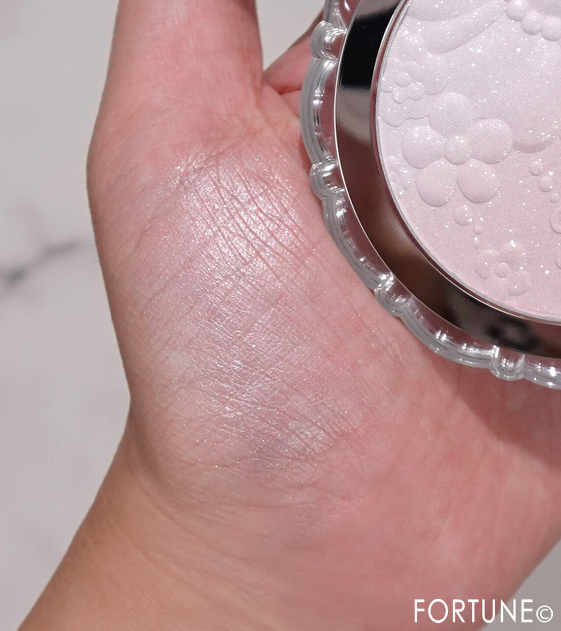 JILL STUART Beauty（ジルスチュアート　ビューティ）『ジルスチュアート　パステルペタル ハイライター　シフォンコサージュ』101
