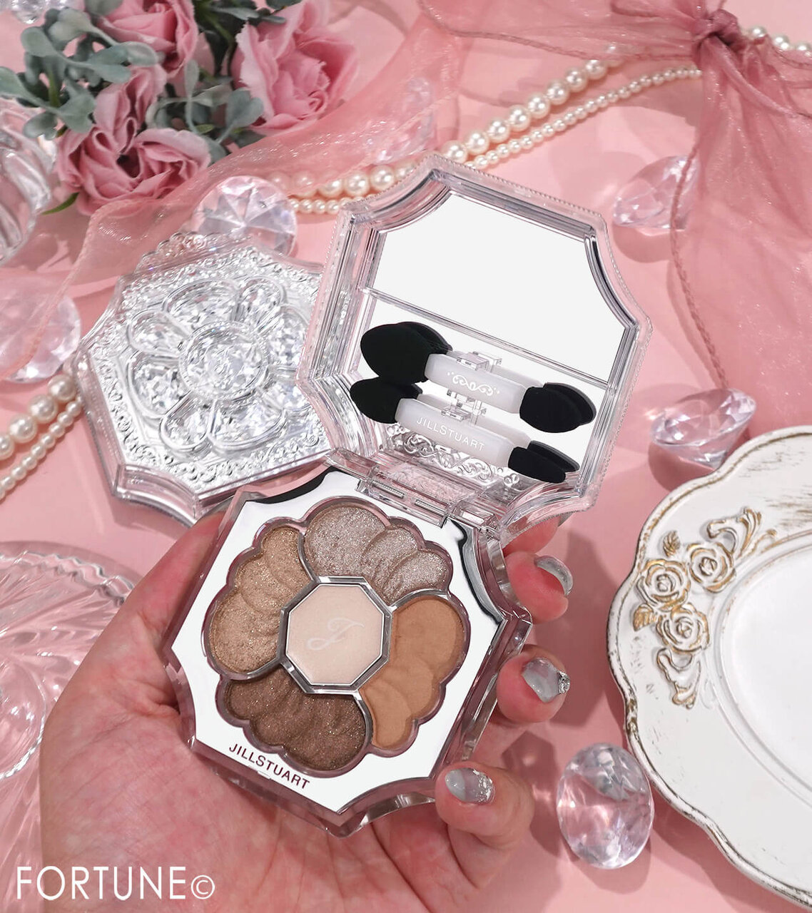 JILL STUART Beauty（ジルスチュアート　ビューティ）『ジルスチュアート　ドレスドブルーム アイズ』