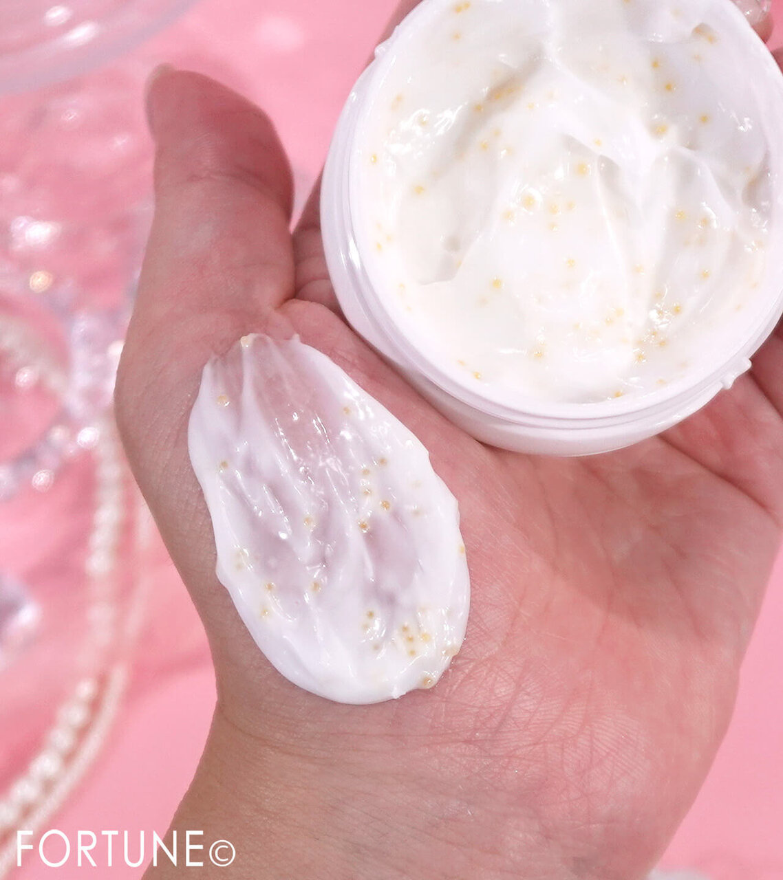 JILL STUART Beauty（ジルスチュアート　ビューティ）　『ジルスチュアート　ネクターピーチ　ハンドクリーム　ディープモイスチュア』
