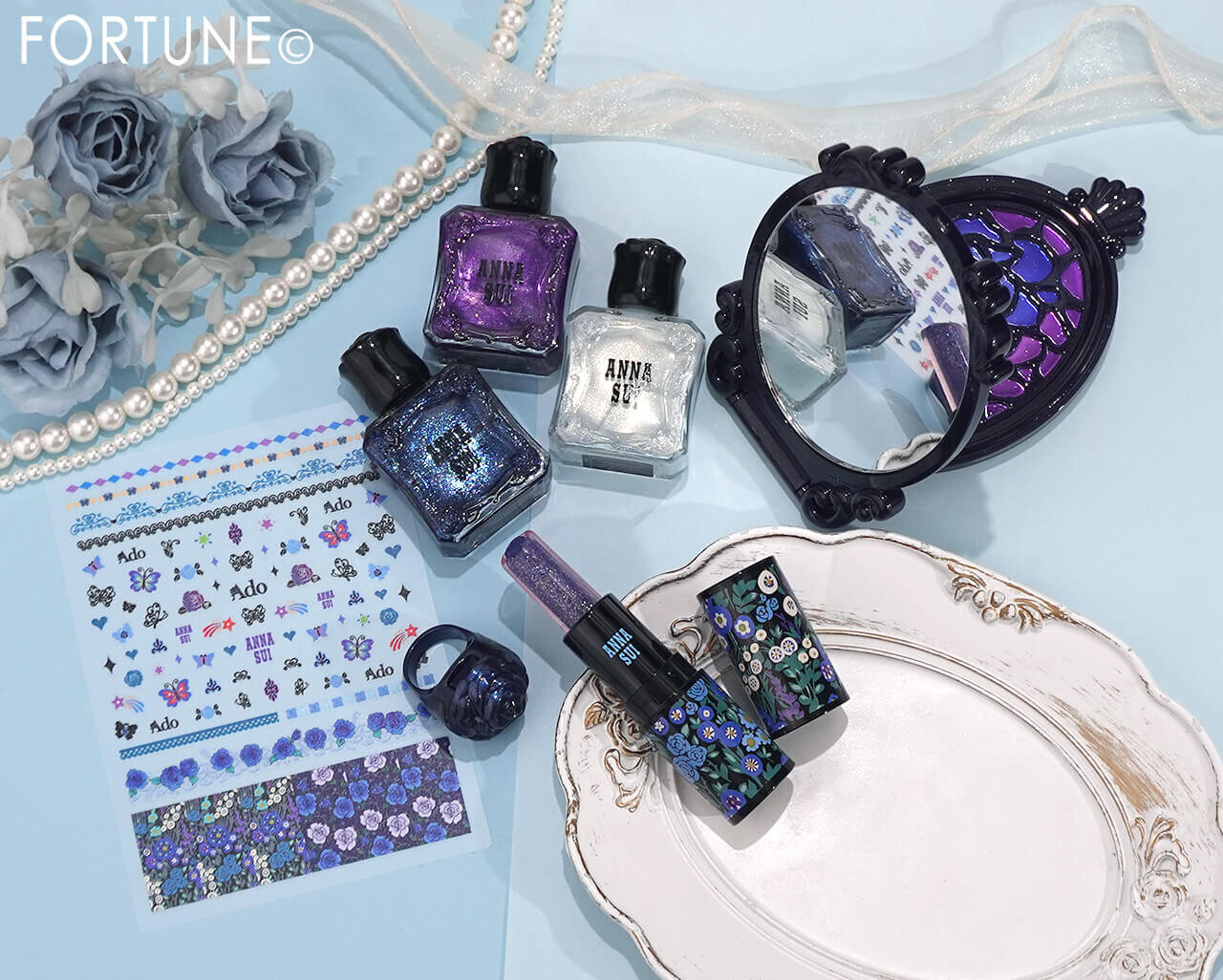 ANNA SUI COSMETICS（アナ スイ コスメティックス）の2026年クリスマスコスメ『アナ スイ ブルー ローズ ルージュ A』『アナ スイ リング リップバーム A』『アナ スイ ネイルカラー』『アナ スイ ネイル ステッカー A』『アナ スイ スペシャル ミラー A』
