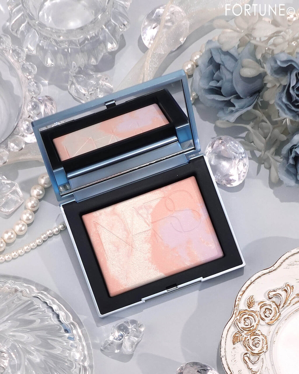 NARS ライトリフレクティング プリズマティックパウダー プレスト