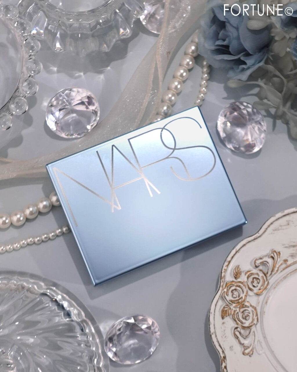 NARS ライトリフレクティング プリズマティックパウダー プレスト