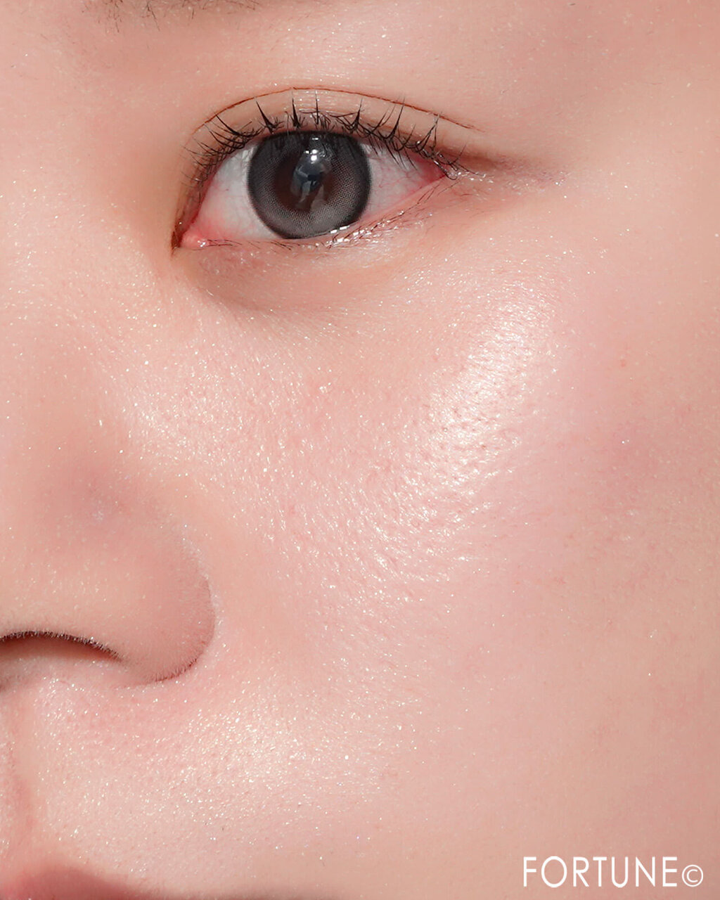 NARS ライトリフレクティング プリズマティックパウダー プレスト　06053