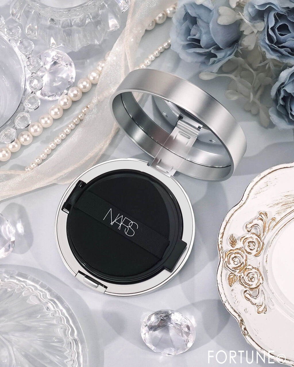 NARS ライトリフレクティング セラムクッションファンデーション ケース