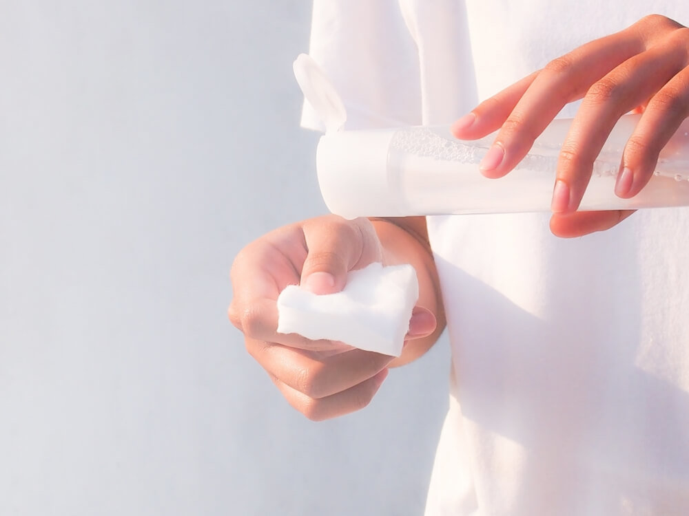 化粧水に含まれる成分は?気になる安全性もあわせて解説