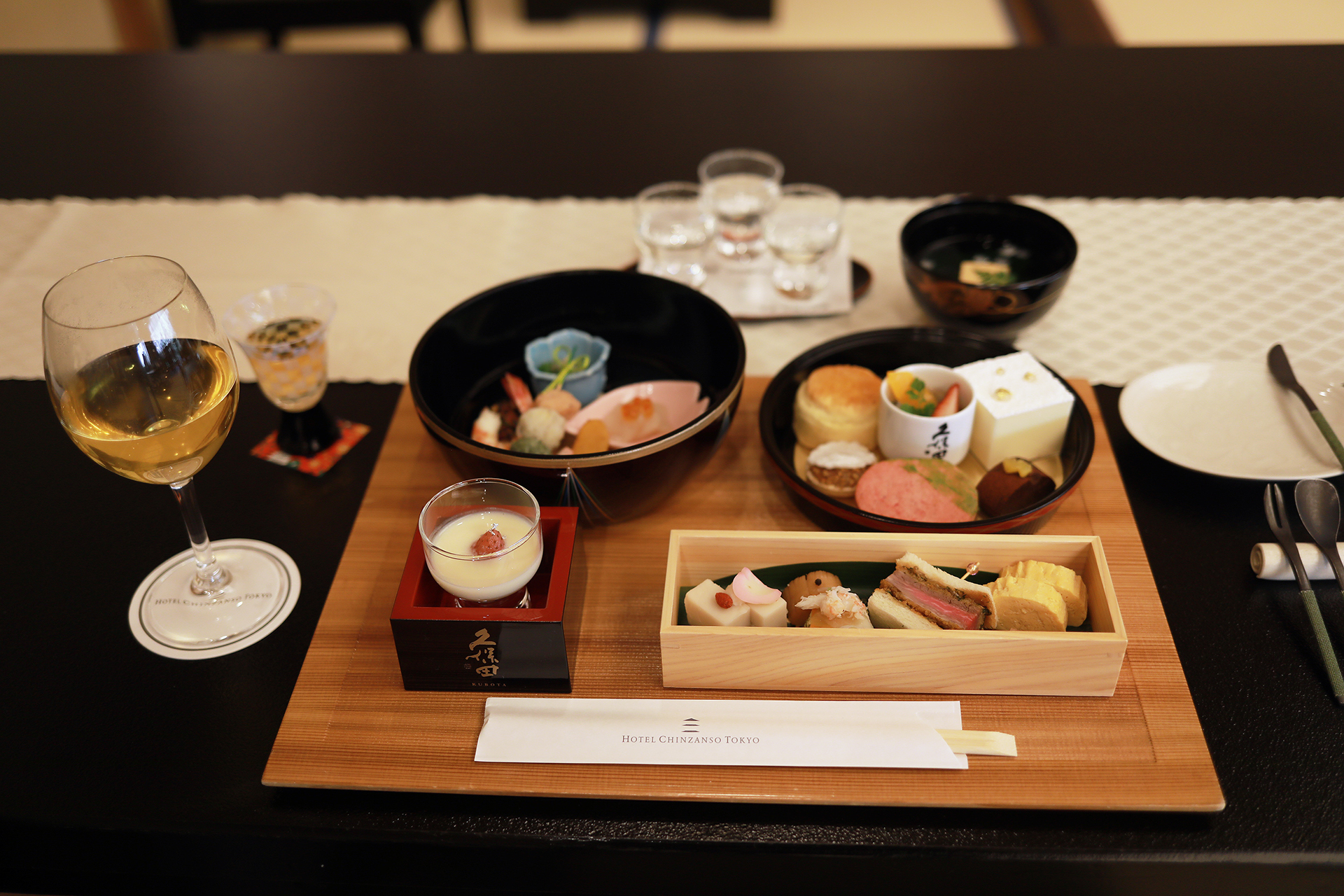 日本酒を堪能できる和のティータイムをホテル椿山荘東京で体験！「KUBOTAアフタヌーンティー」