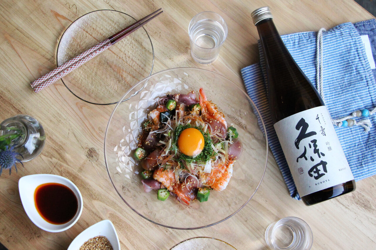 日本酒をもっと楽しむおつまみレシピ｜三種薬味の海鮮サラダ - KUBOTAYA