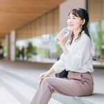 スーツを着る時に女性は髪をおろすことはNG？どんな髪型だとダメ？