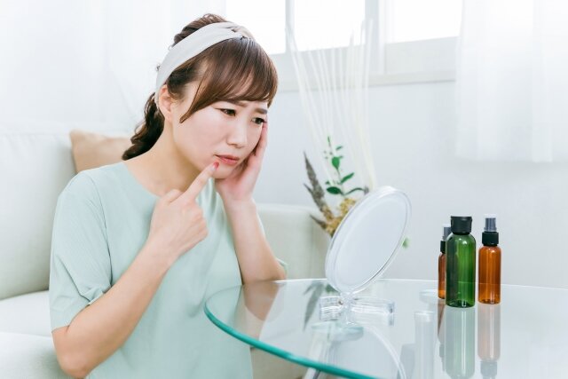 シワを作らないために今日から始める!5つの原因と予防スキンケア&生活習慣
