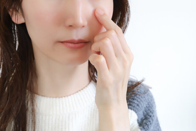 40代・50代必見の目の下のたるみ隠しメイク!コンシーラー選びと若見えテク