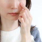 40代・50代必見の目の下のたるみ隠しメイク！コンシーラー選びと若見えテク