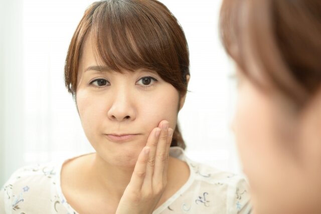 顔のたるみを本気で改善!セルフケアと美容医療、あなたに合うのはどっち?