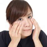 【40代のクマ撃退メイク】コンシーラーの色選びと塗り方でここまで隠せる！