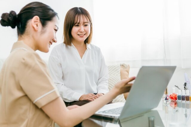 医療脱毛とエステ脱毛、効果はいつまで？持続期間と部位別の回数を徹底解説