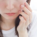 その顔のたるみ、諦めないで。たるみやすい人の特徴と原因、そして未来を変える選択肢