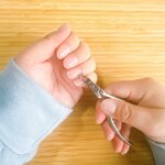 セルフネイルが垢抜けない原因は「甘皮」？100均グッズで始める本格ネイルケア