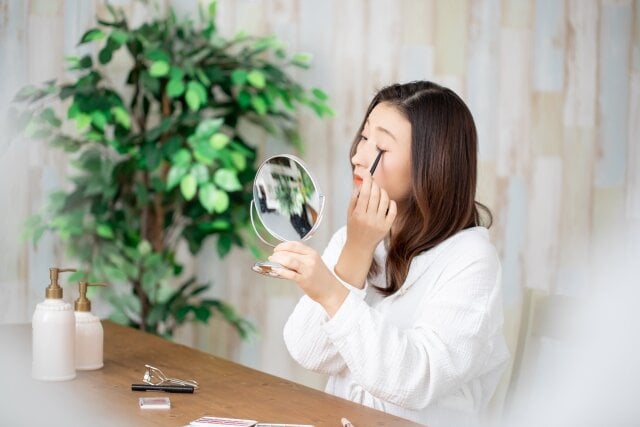 アイシャドウレスって知ってる?アイライナーで目元を強調する方法を簡単に解説