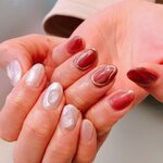 アシメネイルは「シンプル」がかわいい！派手すぎない、大人のためのデザインルール