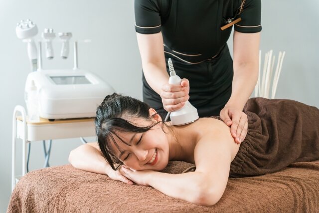 そのキャビテーション、どこで受ける?エステとクリニックの違いと目的別の選び方
