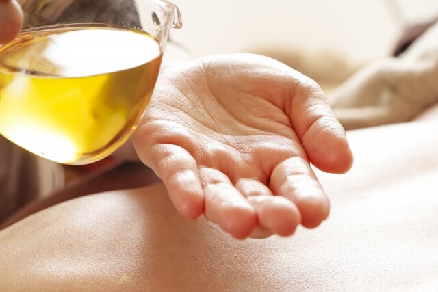 心と体を癒やすオイルトリートメント。目的で選ぶ、あなたにぴったりの施術の見つけ方
