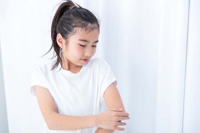 子供の脱毛、日焼け肌はNG?親子で学ぶ、安心・安全なエステ脱毛の始め方