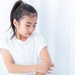 子供の脱毛、日焼け肌はNG？親子で学ぶ、安心・安全なエステ脱毛の始め方