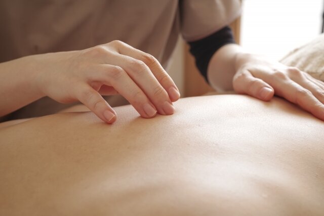 人の手ならではの痩身効果。オールハンドエステの魅力と、マシン施術との比較