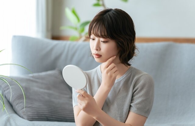 肌荒れはレーザー治療で改善できる?悩み別の種類と、後悔しないための注意点