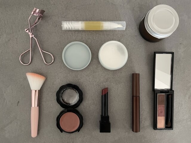 ミニマリストのメイク術｜少ないアイテムで「自分らしい美しさ」を引き出す方法