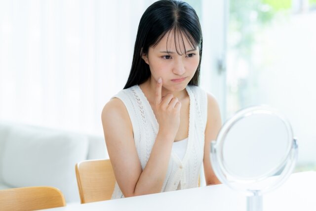 あなたの肌荒れ、ストレスが原因かも。心の不調が肌に出る仕組みと、悪循環を断つ方法