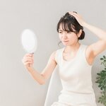 その頭の臭い、加齢臭と違うかも？「ミドル脂臭」の原因と、後頭部を洗うシャンプー術